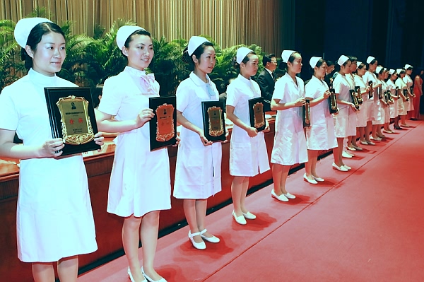 隆重纪念5-12国际护士节 南丁格尔精神